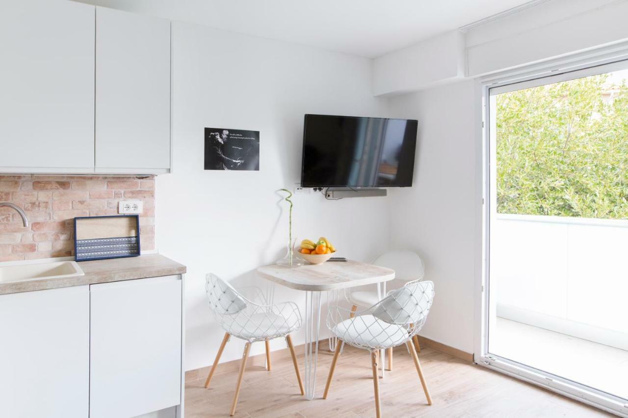 New Modern Apartment Near A Beach In Center Split Luaran gambar